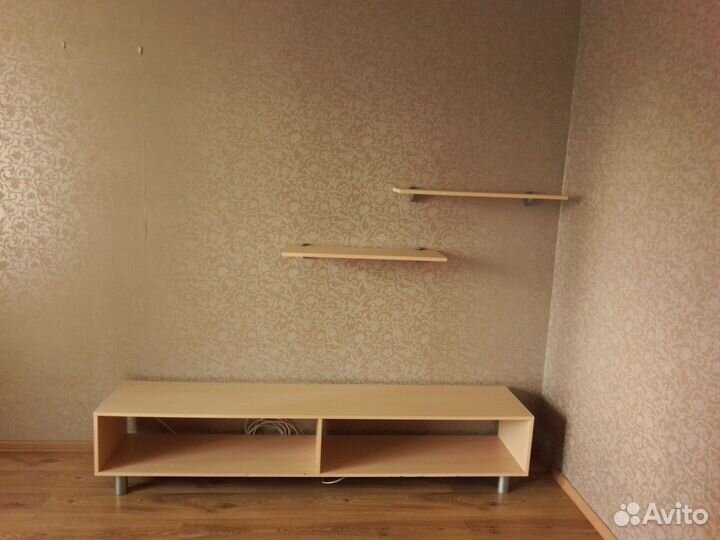 Продаются подставка под телевизор и две наст.полки