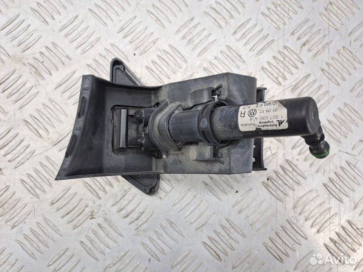 Форсунка омывателя фар правая Volkswagen Tiguan NF