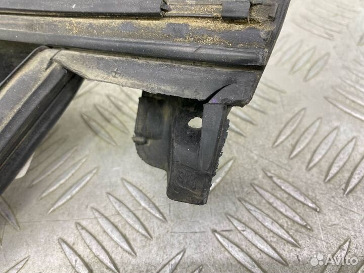 Б/У уплотнительная резинка стекла передний левый