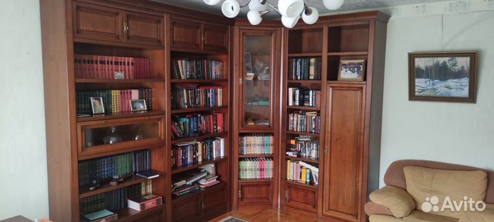 Мебель для кабинета (стул, шкаф, стол)