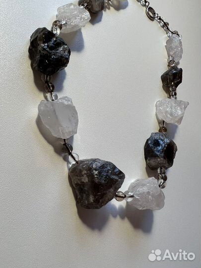 Колье из горного хрусталя и раузтопаза