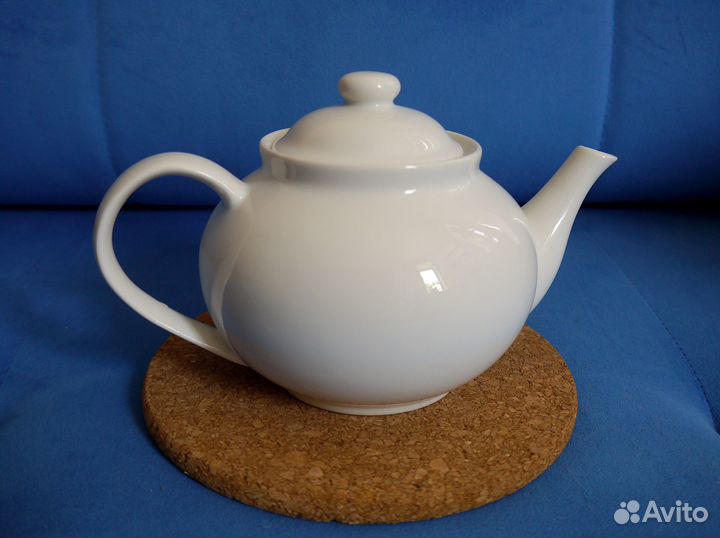 Кувшин из цветного стекла, банки б/у. Чайник новый