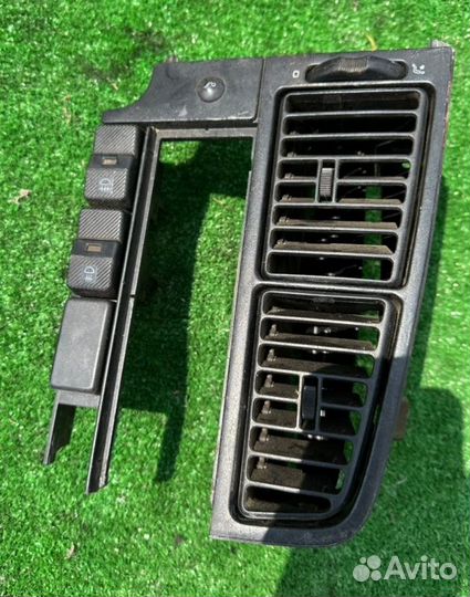 Консоль магнитофона Volkswagen Passat 1991