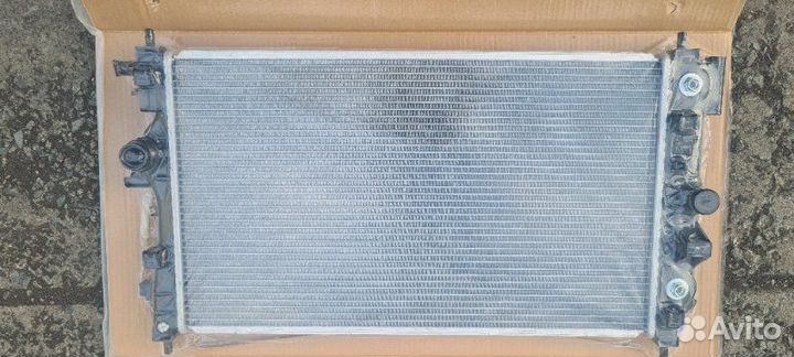 Радиатор охлаждения двигателя Opel Astra J