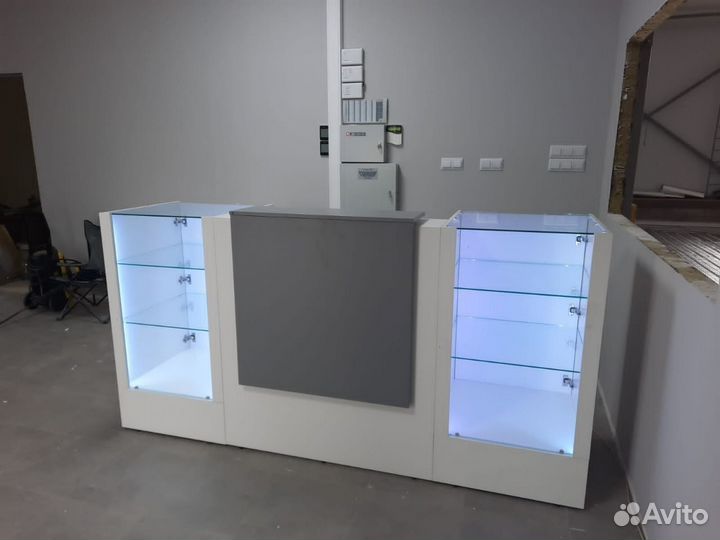 Стойка ресепшн Витрина