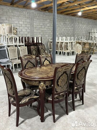 В наличии стол