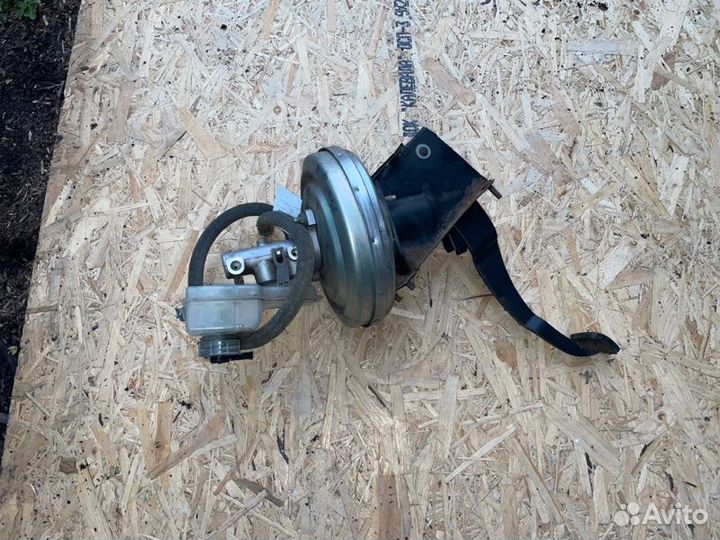 Вакуумный усилитель тормозов с главным тормозным