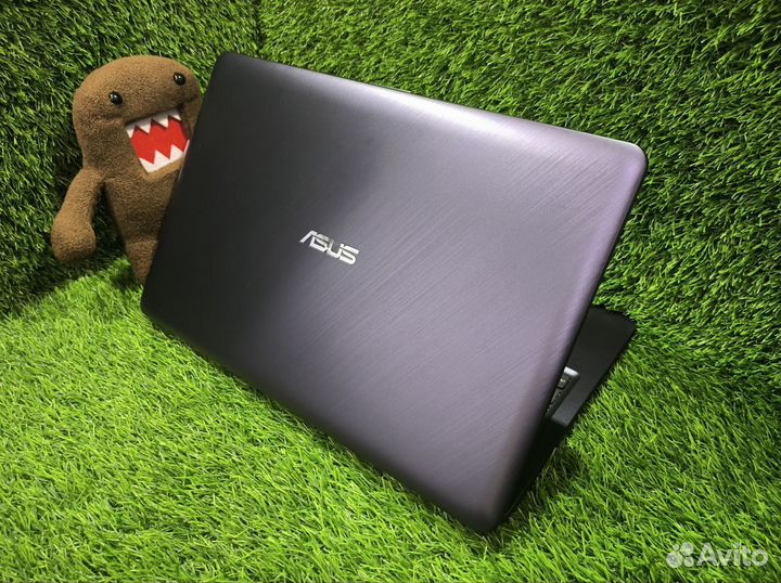 Asus для игр с GeForce MX110 + SSD