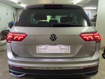 Volkswagen Tiguan 2.0 AMT, 2020, битый, 26 000 км, с пробегом, цена 1 950 000 руб.
