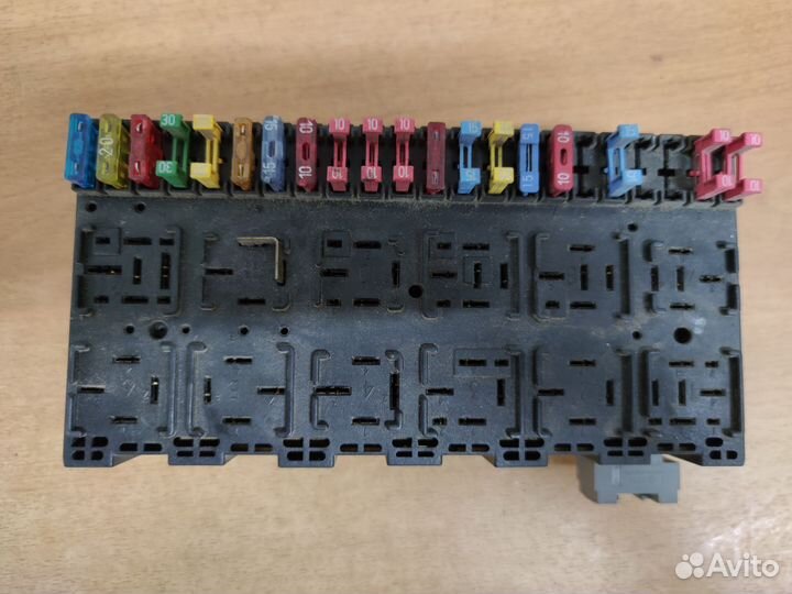 Блок предохранителей VW Transporter T4