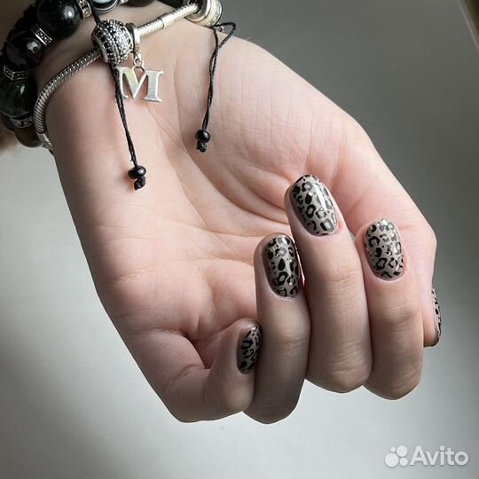 Модель на маникюр