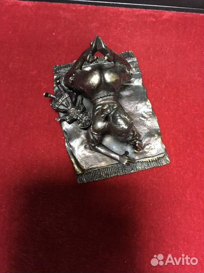 Девушка с куклой