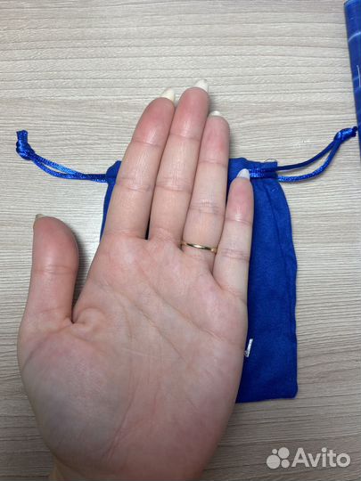 Золотое кольцо из жёлтого золота