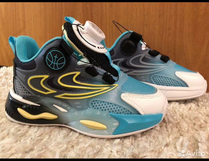 Кроссовки детские новые