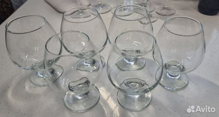 Бокалы для вина, стаканы и кружки