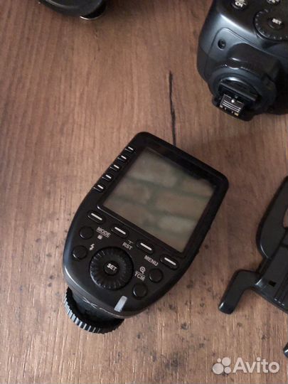 Продам вспышки Godox, синхронизатор, объектив