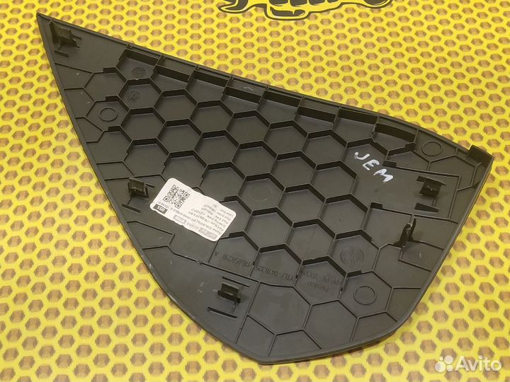 Накладка торпедо торцевая правая Volkswagen Jetta