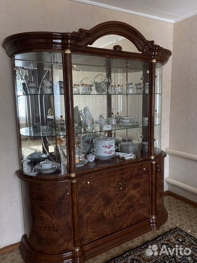 Шкаф сервант