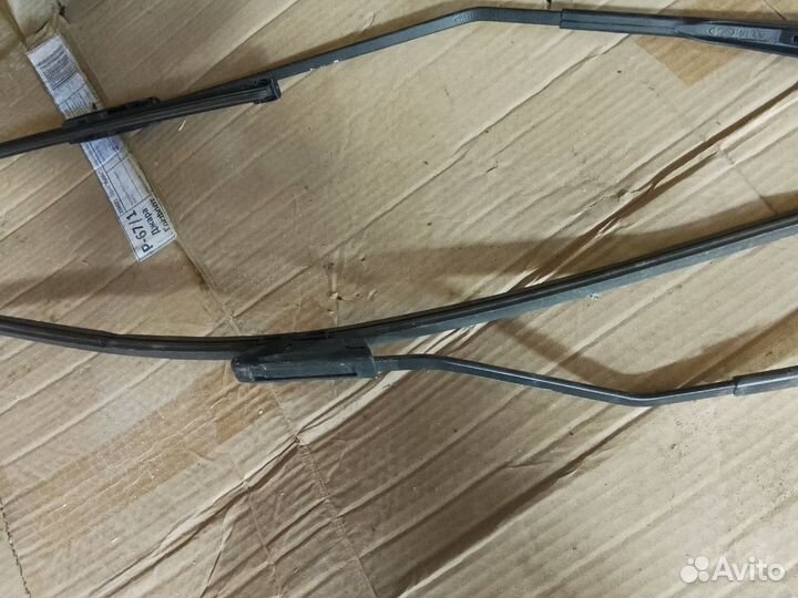 Поводок дворника передний прав/лев LADA X-Ray