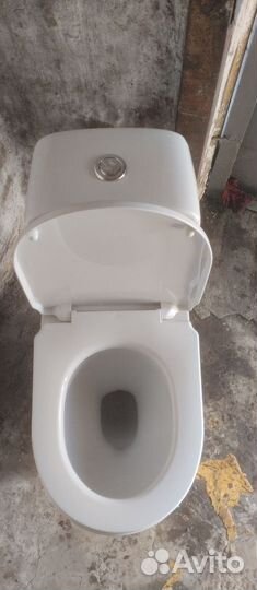 Унитаз рабочий с бачком
