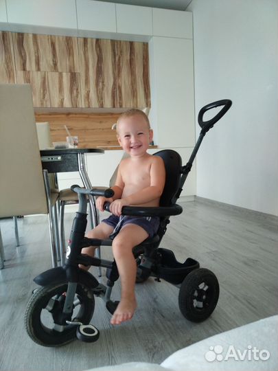 Детский велосипед с ручкой