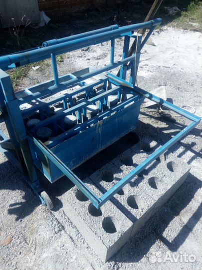 Шлакоблочный станок с двигателем, с завода