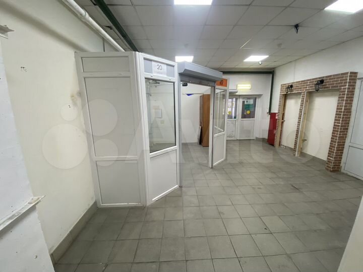 При входе в ТК с прилегающими стенами, 16.5 м²