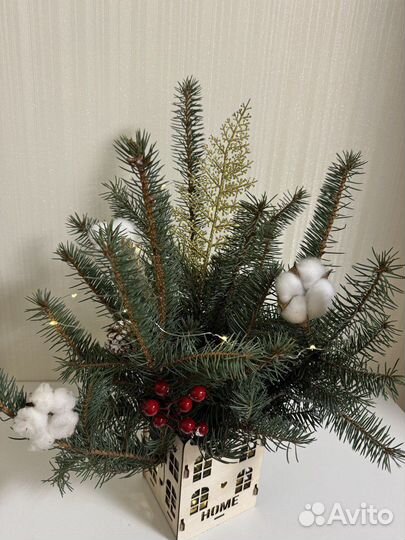 Новогодние букеты из ели и цветочные композиции с