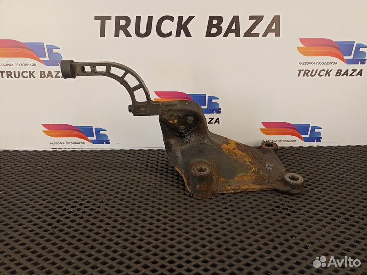 Кронштейн двигателя передний правый