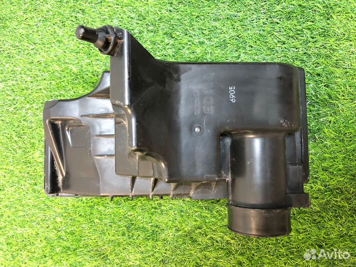 Корпус воздушного фильтра Mitsubishi Galant 7