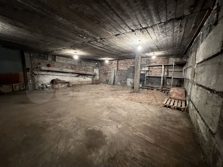Гараж, > 30 м²