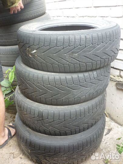 4 колеса 235/65r17 Nokian всесезонные