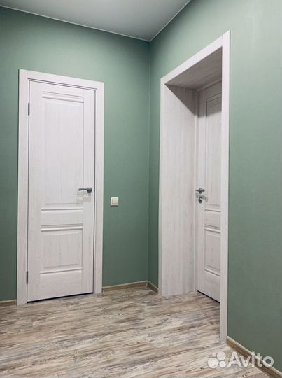 Новые белые межкомнатные двери в классическом стил