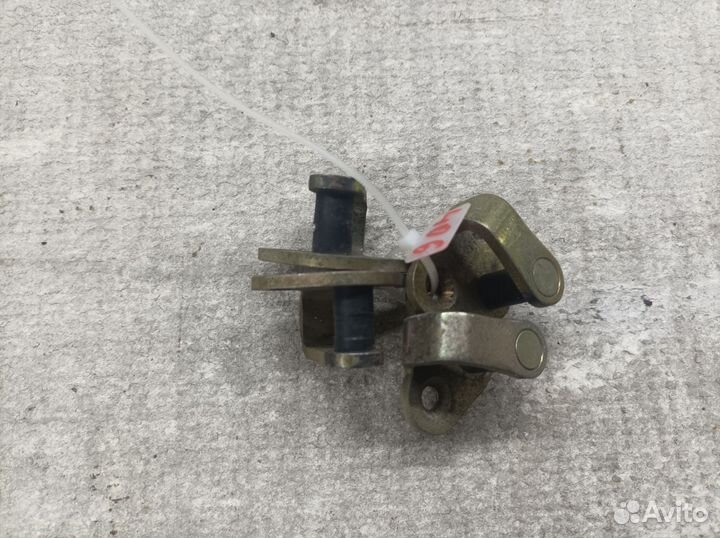 Ответные части дверных замков Peugeot 406