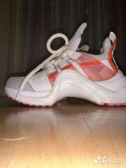 Осенние Кроссовки женские 37 размер б/у