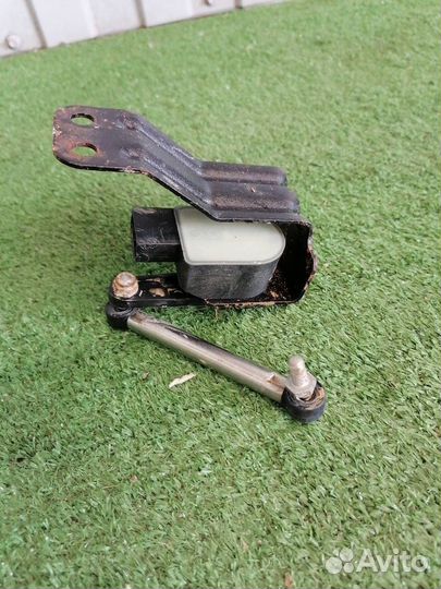 Датчик высоты подъема задний правый Hyundai Equus