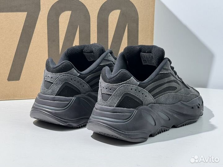 Кроссовки Adidas Yeezy Boost 700 V2 Vanta