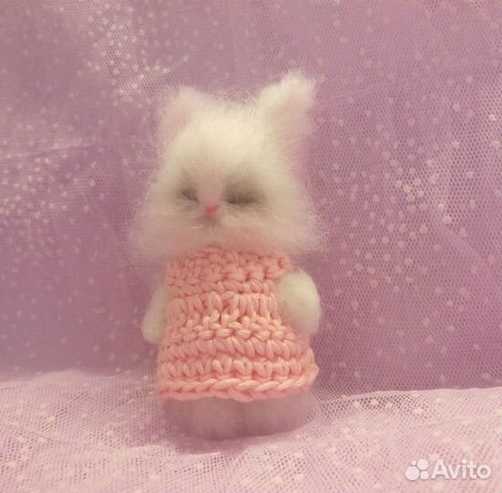 Вязанная игрушка мини кролик ручная работа