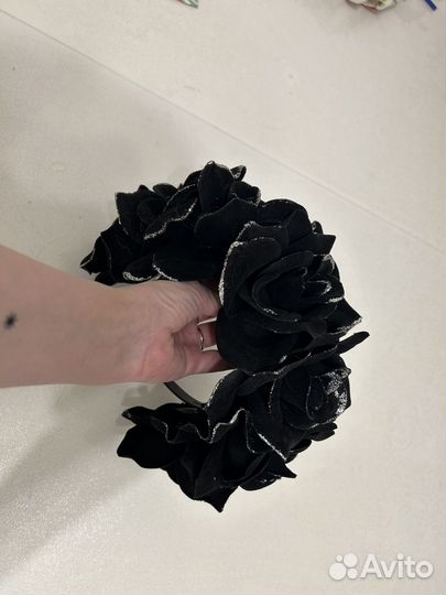 Ободок с бархатными цветами