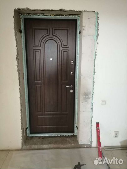 Установка входных дверей