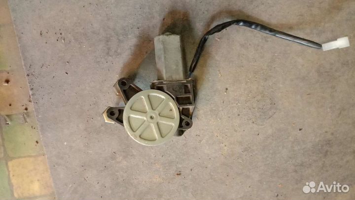 Моторчик стеклоподьемника и стеклоочистителя