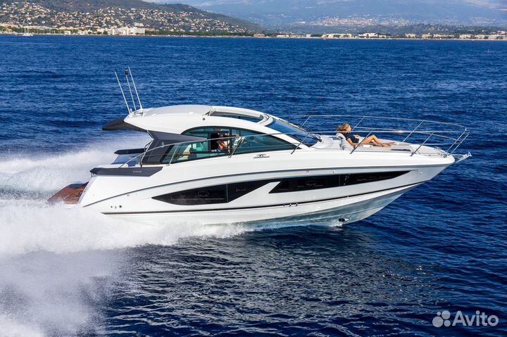 Моторная яхта Beneteau Gran Turismo 36