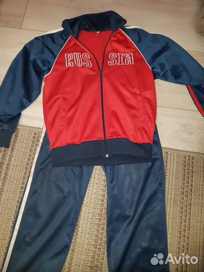 Костюм спортивный