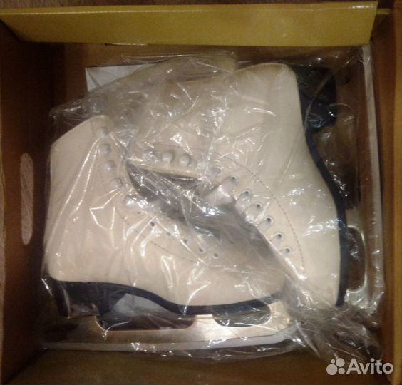 Коньки фигурные efsi