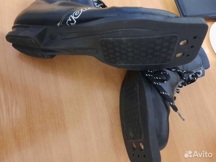 Лыжные ботинки