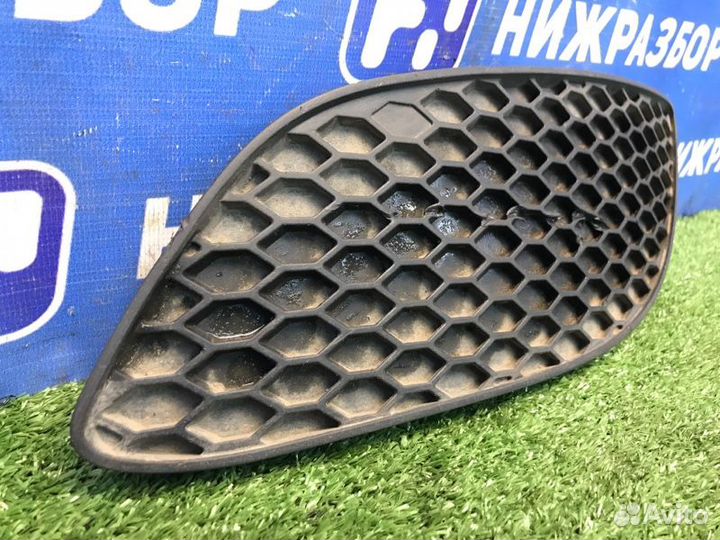 Решетка в бампер передняя левая Opel Zafira B 1.8