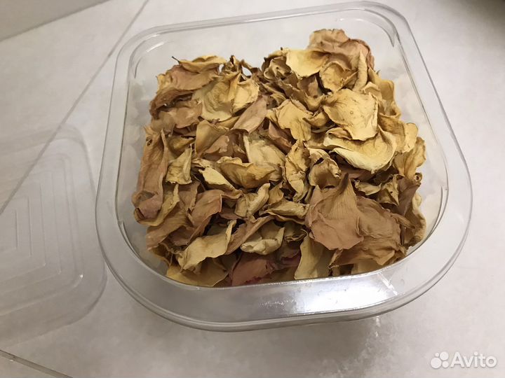 Лепестки роз сухие в контейнере