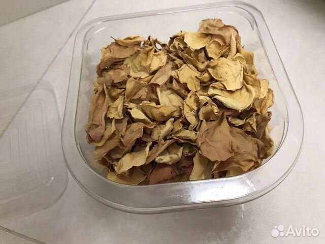 Лепестки роз сухие в контейнере