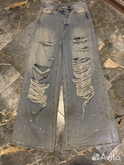 Джинсы Vetements Distressed High Rise