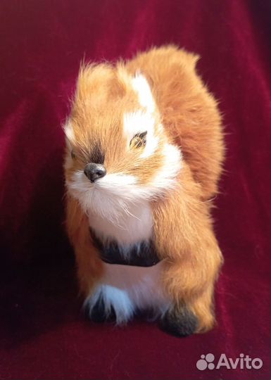 Фигурка из натурального меха - белочка